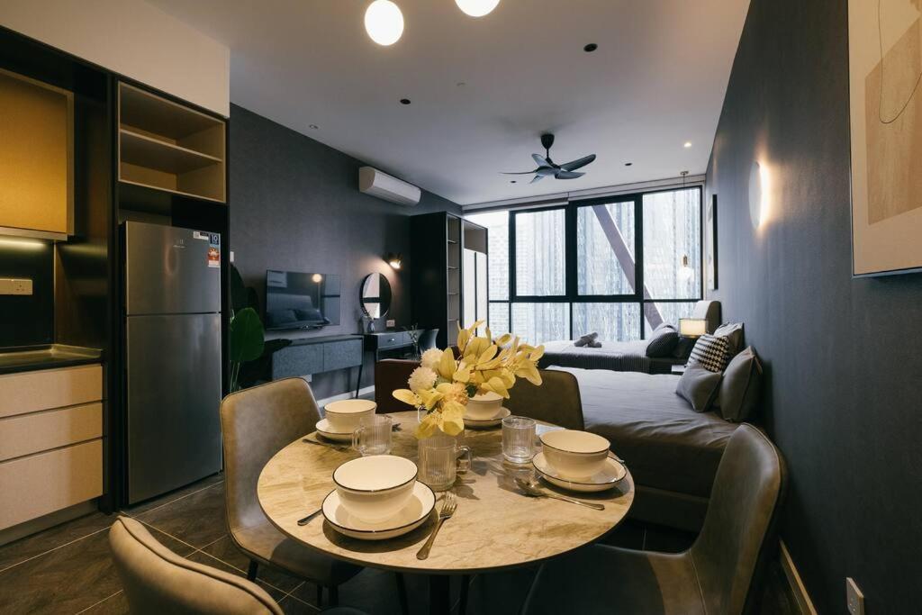Scarletz Klcc Studio Suites 4 Pax Luxury Modern Style Wifi 100Mbps Куала-Лумпур Экстерьер фото